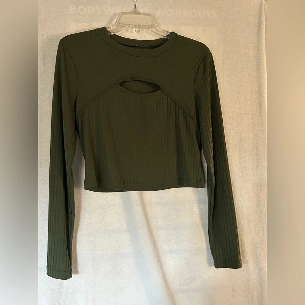 Olive Green Long Sleeve Cutout Crop Top size M